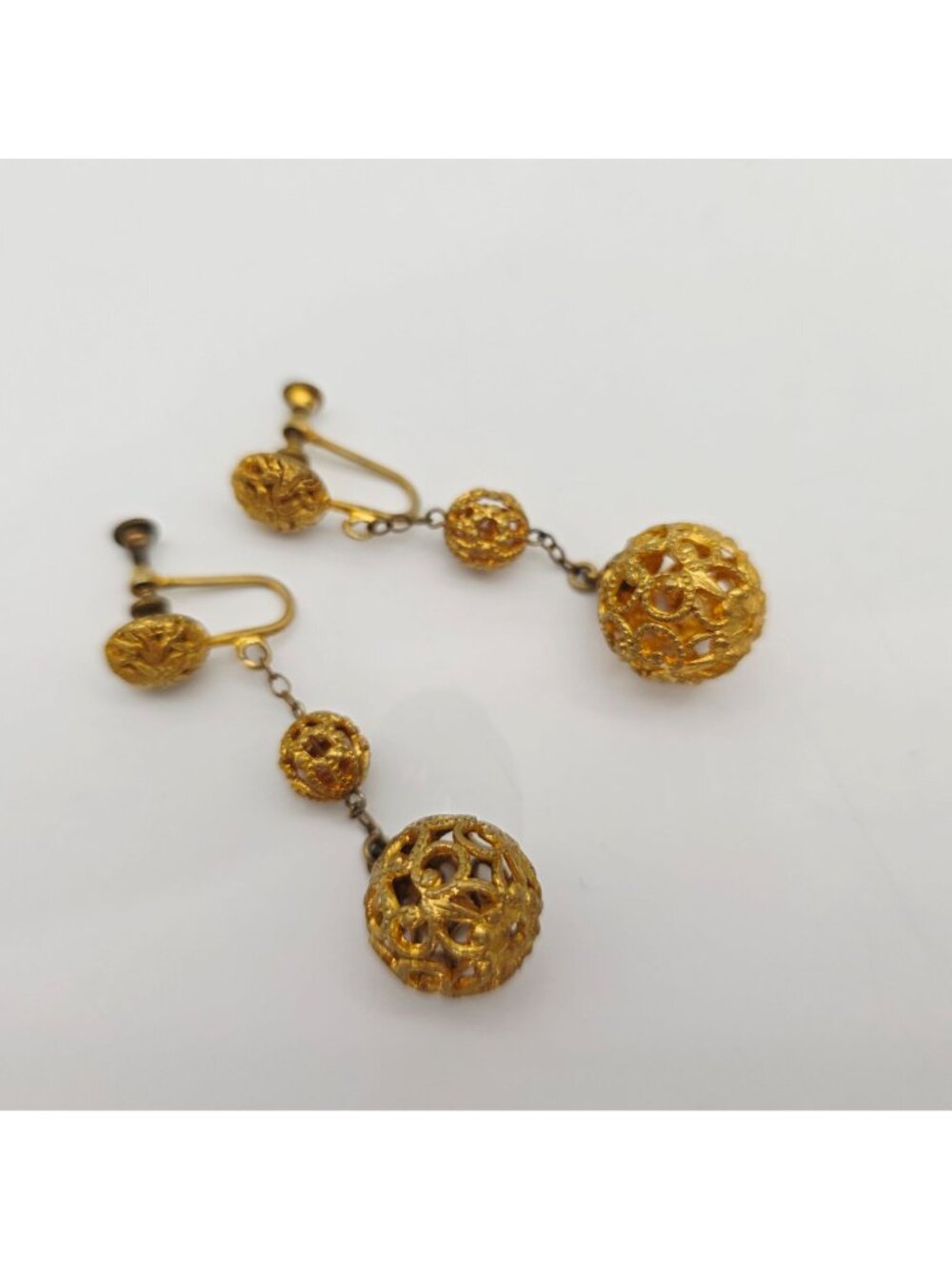 Vintage Gold-Tone Filigree Ball Drop Clip-On Earrings Statement Jewelry 2" - Picture 2 of 4
